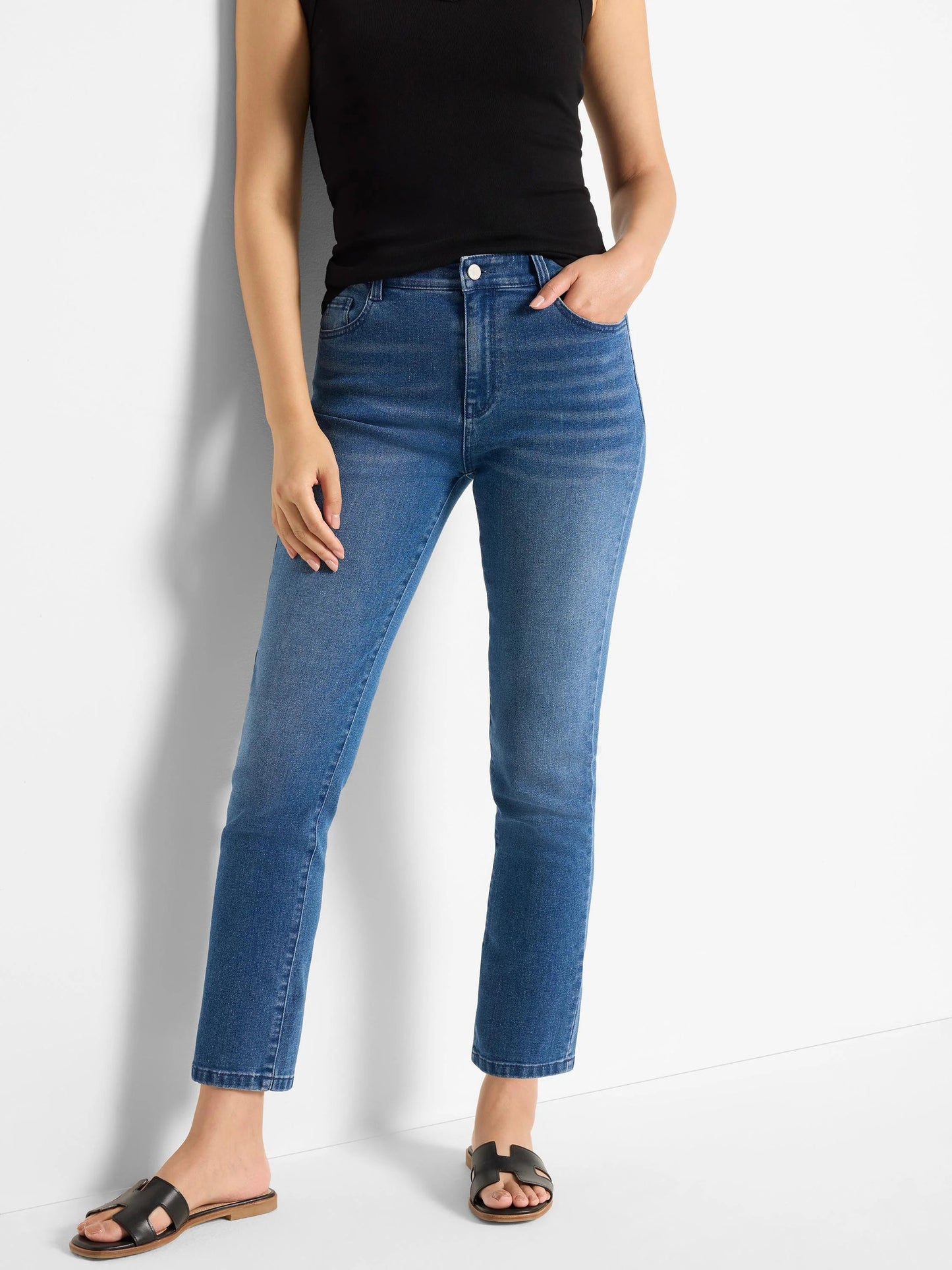 Recess Straight Ankle Jeans